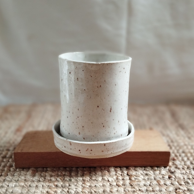 Egouttoir à couverts, argile blanc, émail blanc pyrité