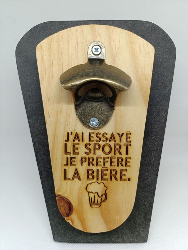 Décapsuleur mural aimanté