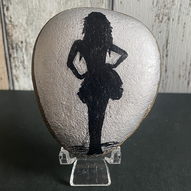 La femme argentée défile 