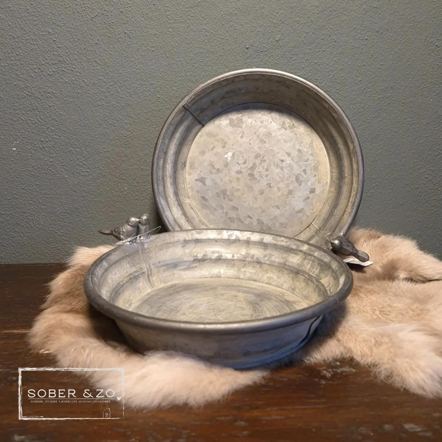 Metalen vogelvoederbakje met vogeltjes, maat S.