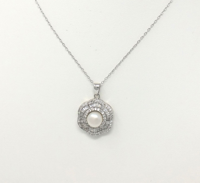 COLLIER DE FEMME FLEUR PERLE NACREE ET ZYRCONIUM - 18699