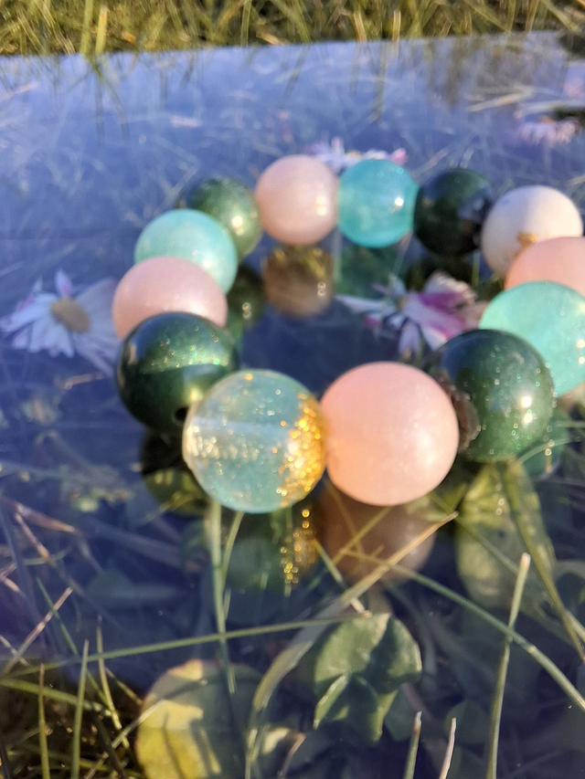bracelet boules vert et rose poudrée