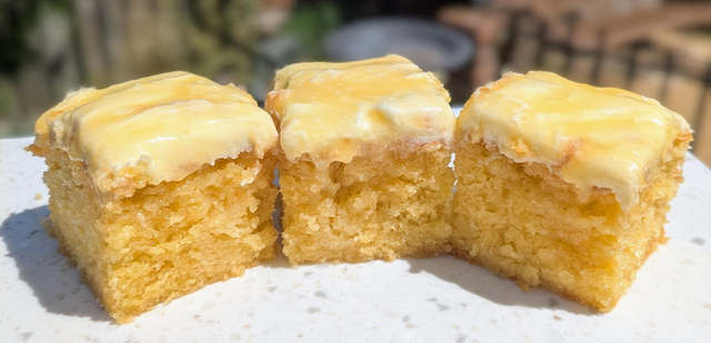 Zingy lemon tray bake 20cm x 20cm