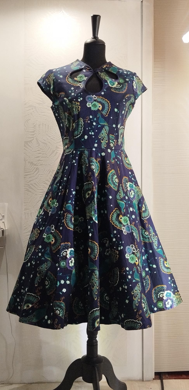 Robe Banned Proud Peacock Blue T38