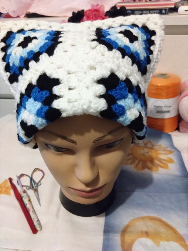 Bonnet Granny blanc bleu