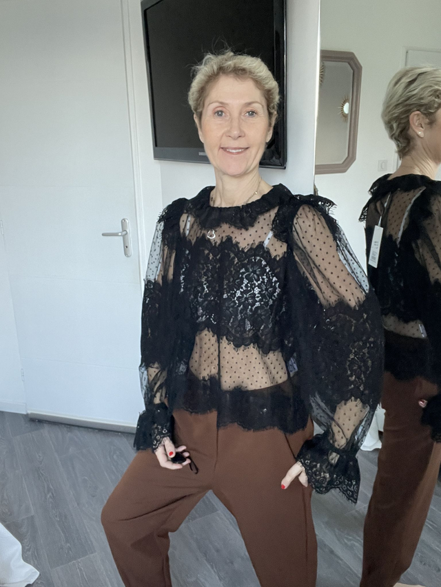 Top en dentelle noire
