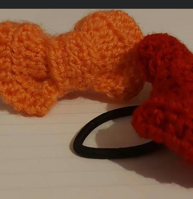 Chouchou avec des nœud 