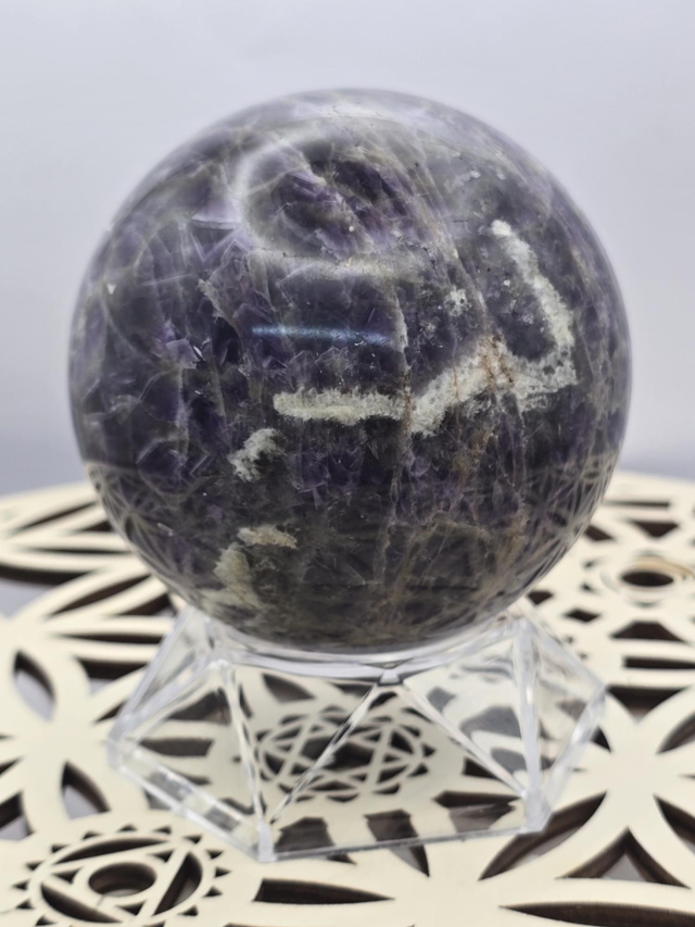Améthyste chevron forme sphère 