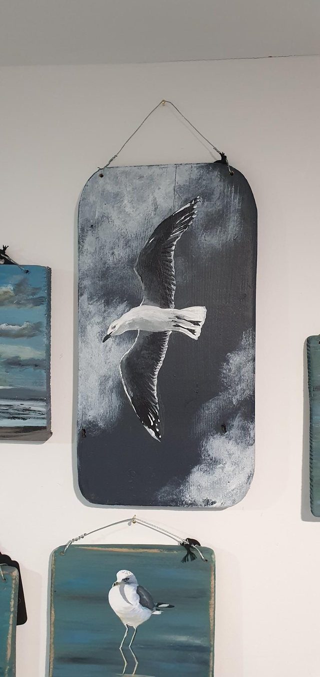 #1 Small Black &amp; White Seagull Drift Wood Painting