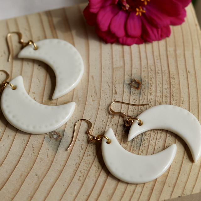Boucles d’oreilles lune en porcelaine 