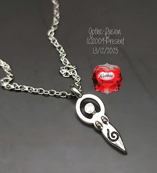 Fertility Goddess Delicate Necklace 