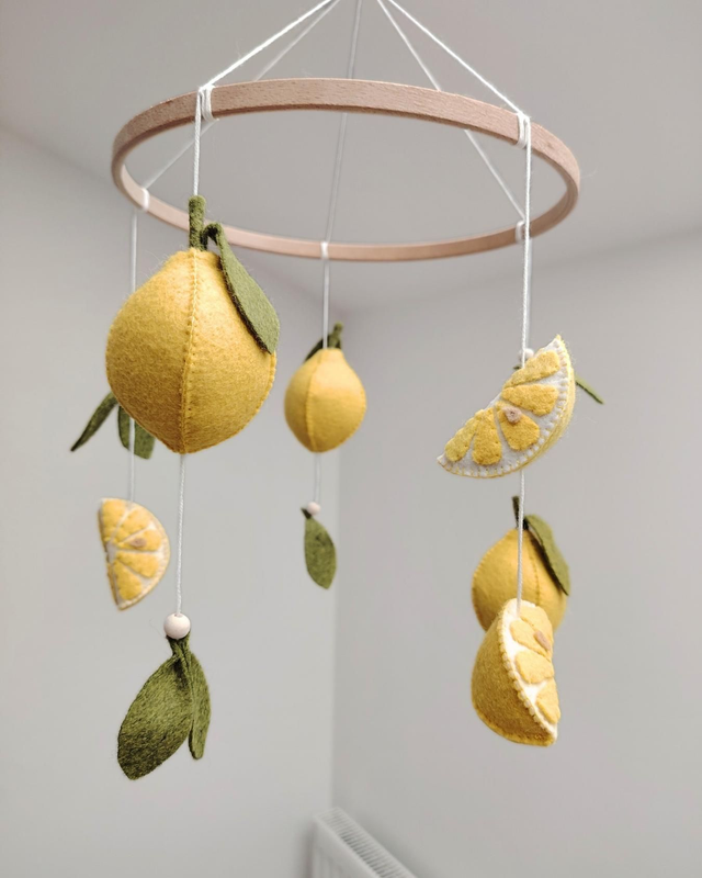 Mobile bébé citron