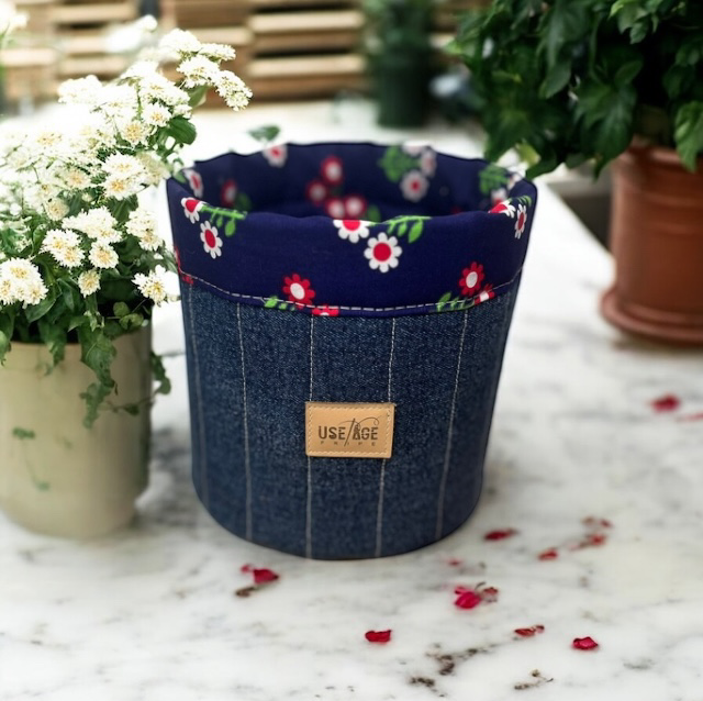 Panière ronde en jean matelassé & tissu vintage – Pièce unique