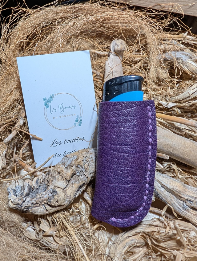 Étui à briquet violet