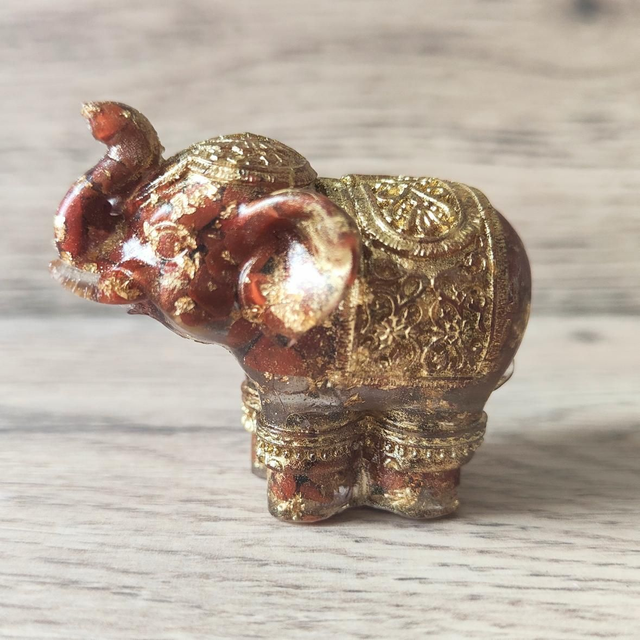 Eléphant jaspe rouge