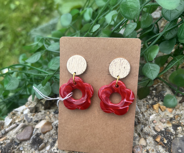 Boucles d’oreilles fantaisie fleur rouge marbré et doré