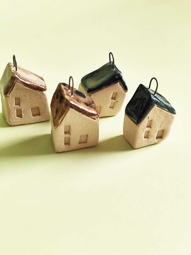 Zestaw 4 domków ceramicznych na choinkę (nr 1)