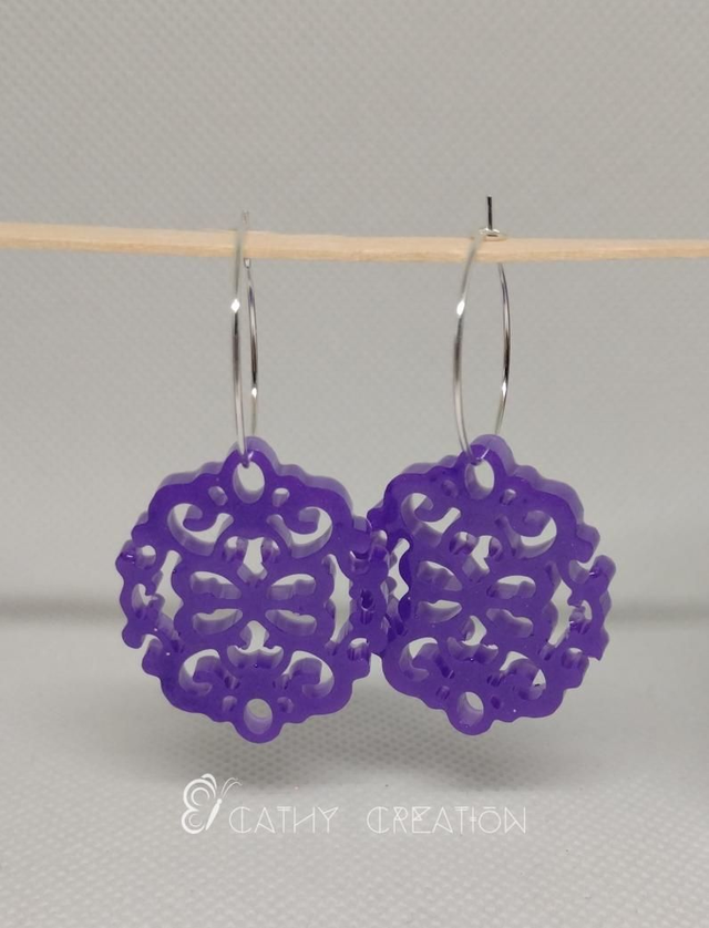 Boucles d'oreilles violette 