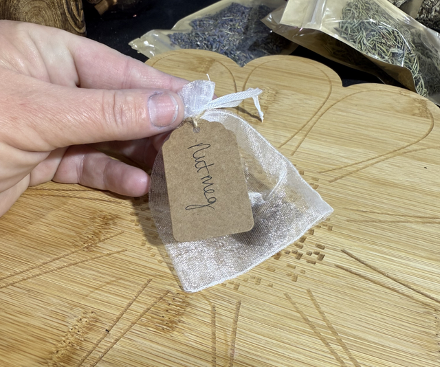Nutmeg - 1 whole