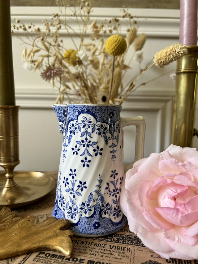 MANILLE - Pot à lait signé Sarreguemines - Terre de Fer