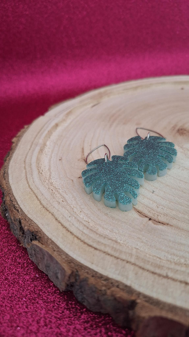 Boucles d&#039;oreilles fleurs paillettes turquoises 