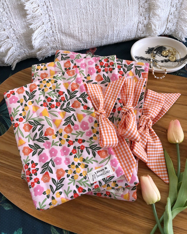 Pochette à livres Flora - ouverture latérale avec nœud en vichy