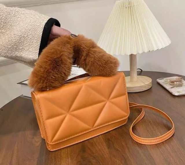 manche fausse fourrure pour ce sac