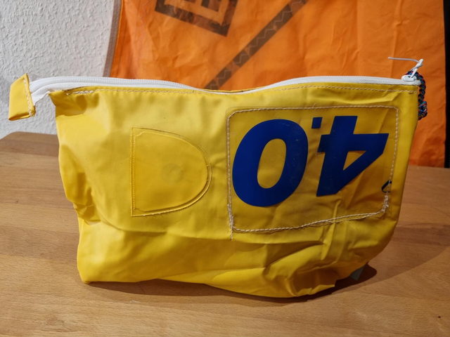 Kulturtasche aus Friesennerz-Upcycling