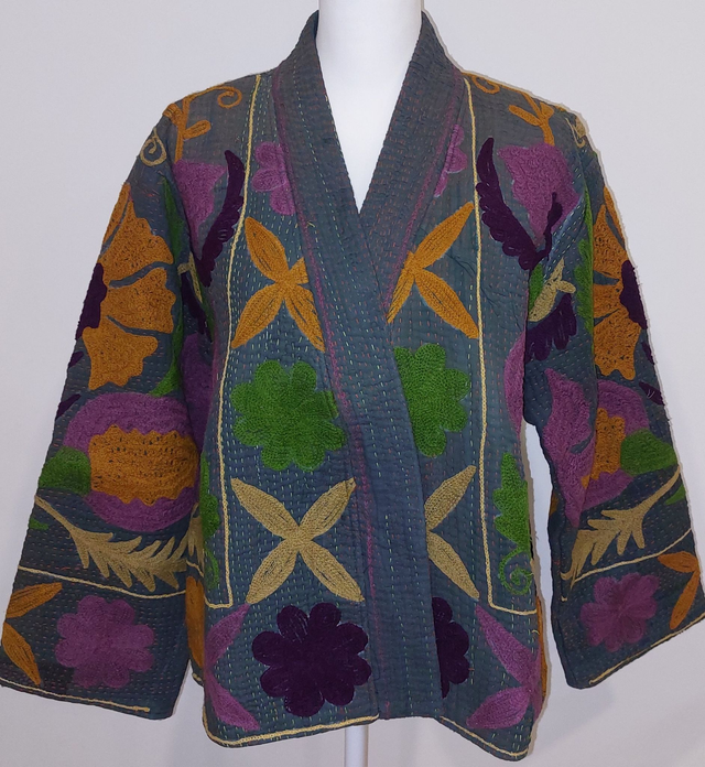 Veste en Kantha recyclé - Kimono gris - Brodé Suzani - Confectionné à la main - Pièce unique