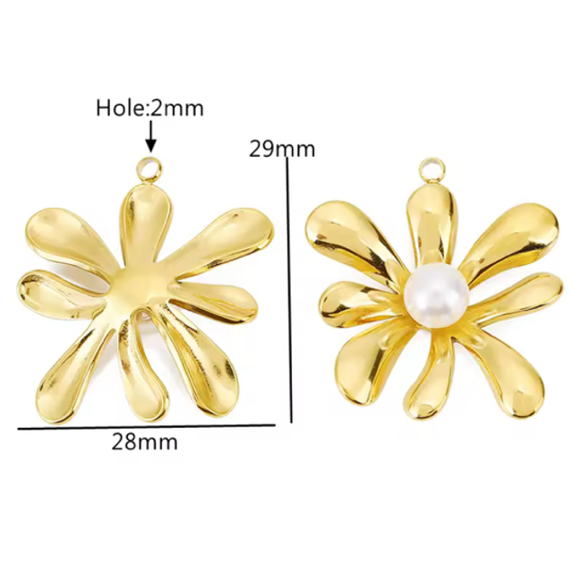 Charm fiore stilizzato con perla centrale 