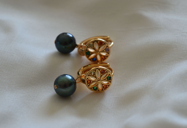 Petit créole acier inoxydable avec brillants - perle de Tahiti