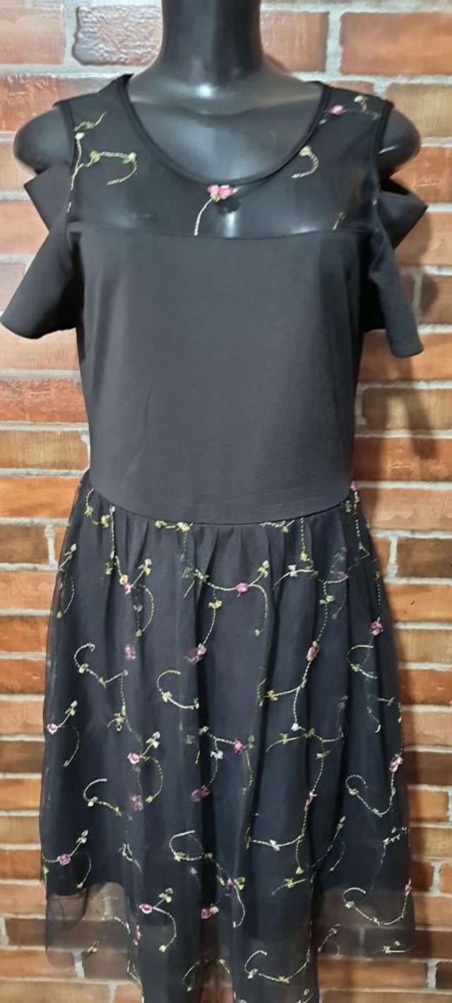 Vestido Preto Com Bordado T/M