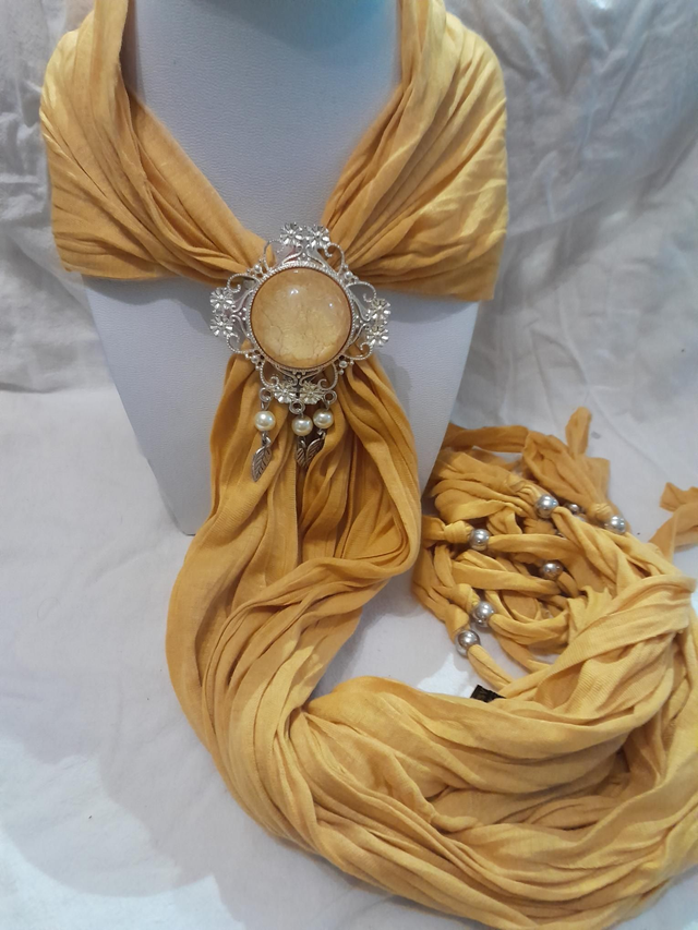 Foulard bijoux aimanté jaune 