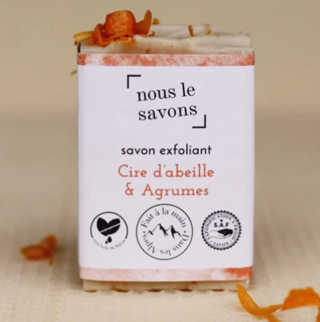 Savon bio exfoliant agrumes et cire d’abeille