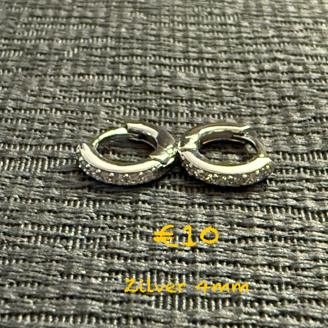 Oorbellen zilver 4mm