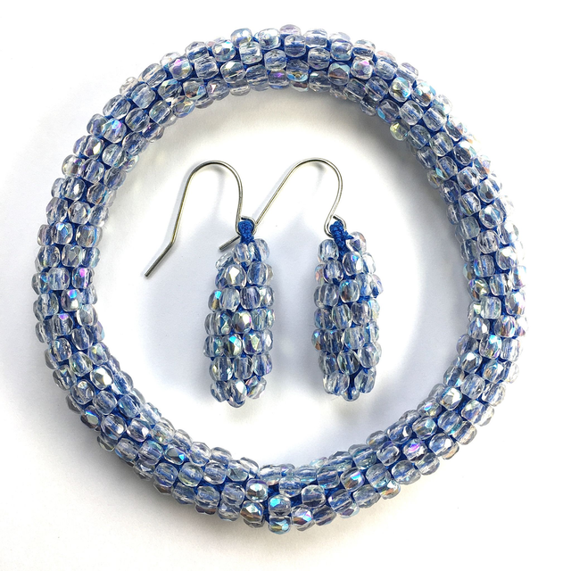 Set "clear and blue faceted"