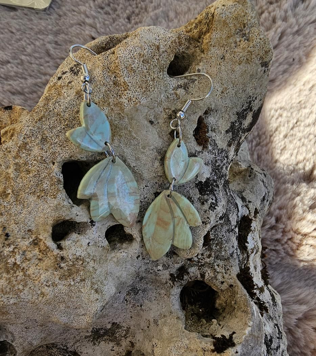 Boucles d'oreilles pétales vert d'eau