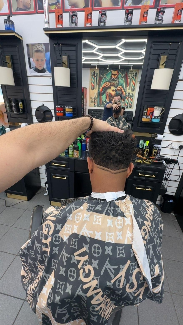 Bank Holiday &amp; Easter Holiday ( Skinfade+Haircut)