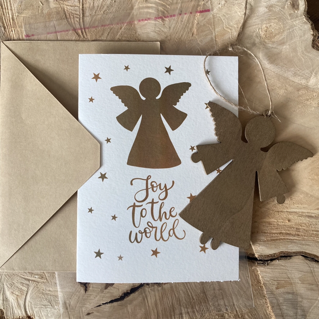 Engel Kerstkaart Goudkleurig met Houten Kerst Engel | gevouwen kaart | met envelop | Christelijke Kerstkaart | handgemaakt 