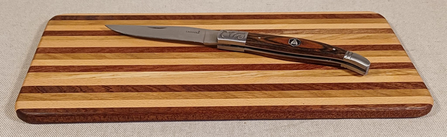 Planche à saucisson en chêne, hêtre et sapelli