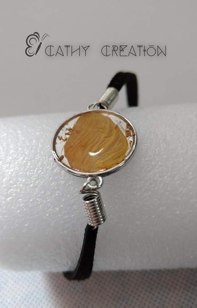 Bracelet souple avec inclusion de fleur