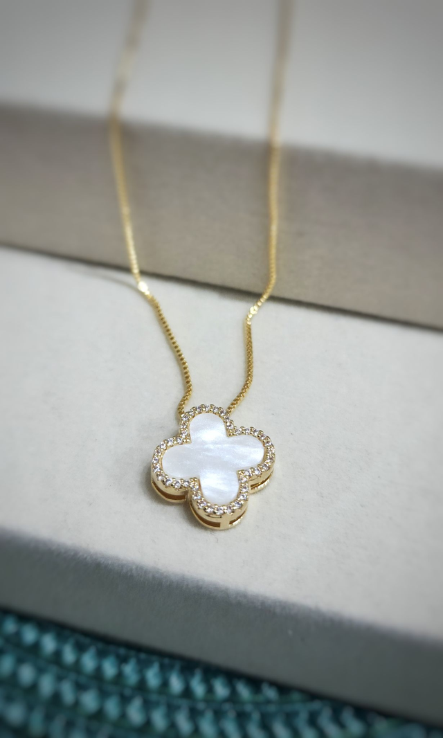 Colar Trevo Madrepérola e Cravejado - Ouro