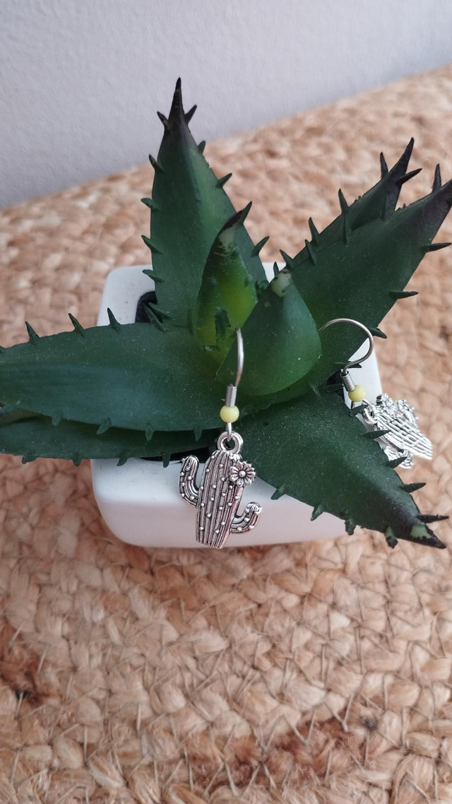 Boucles d'oreilles argenté cactus. Collection Vincenz'o bijoux. 
