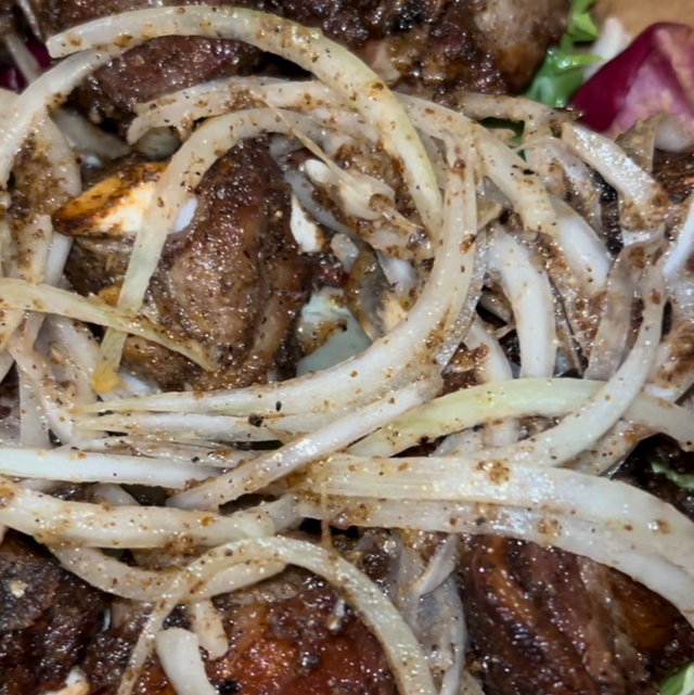 Choukouya d’agneau (Dibi) – Grillade africaine authentique à Cherbourg