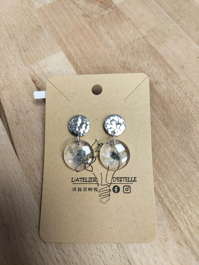 ESTEL_WEB004 Boucles d'oreilles pendantes argentées nacre ronde 