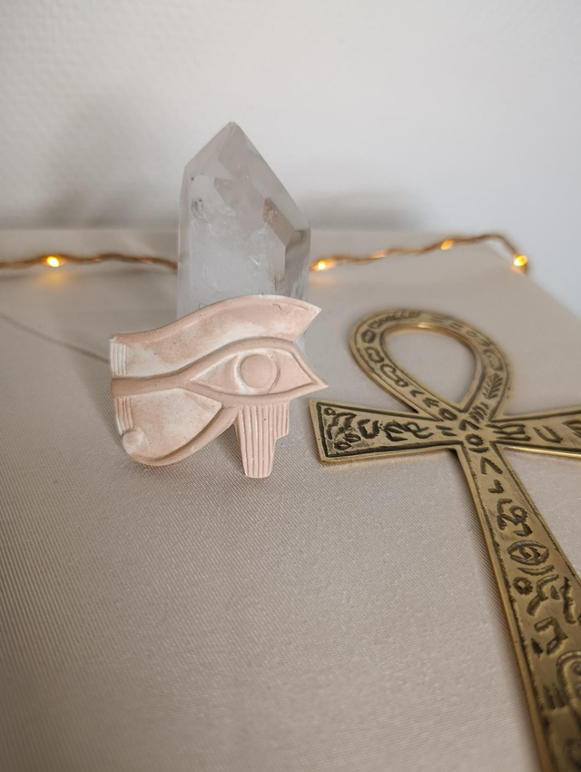 Amulette Oeil d&#039;Horus (Oudjat) blanc/saumon