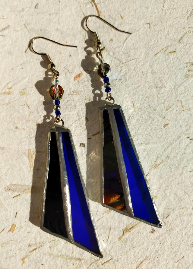 Boucles d&#039;oreilles en verres bleus,en Tiffany.