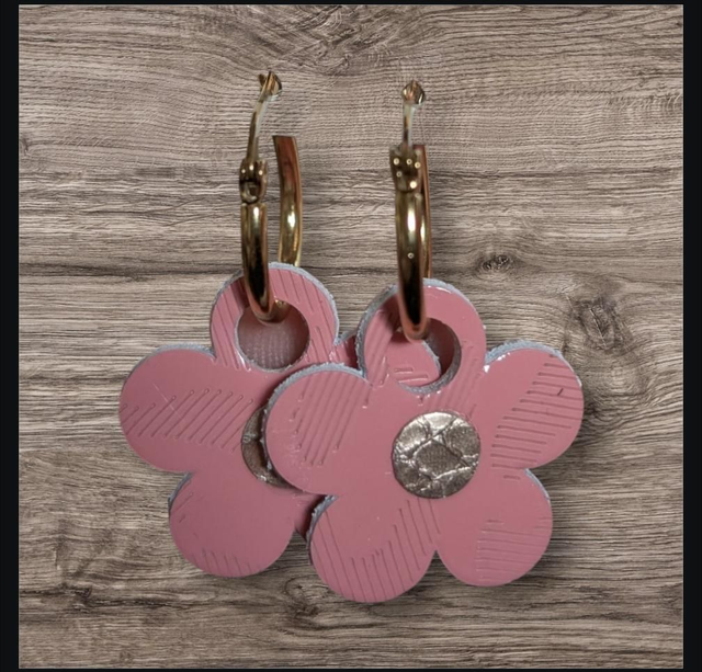Créoles et ses pâquerettes roses