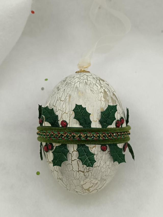 Holly leaves on a duck egg 