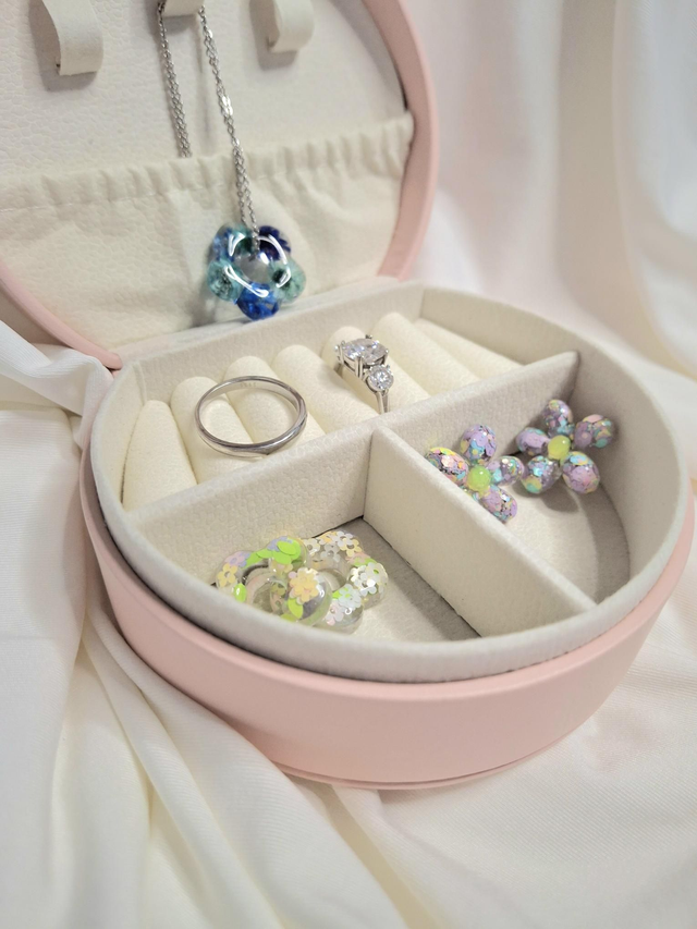 Luxury baby pink circular travel jewellery case with carry handle